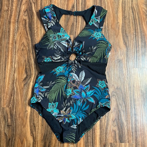 Amoressa Allana Blixen One Piece - Picture 4 of 16